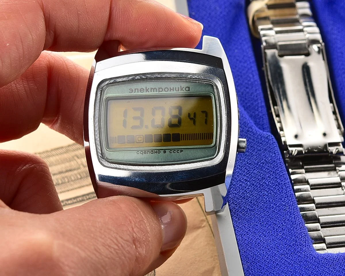 TIME CAPSULE: Large vintage USSR digital watch Electronika 5 - New Old Stock (NOS)!