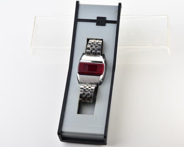 First RED LED Digital Vintage USSR Wrist Watch Electronika E-1 Pulsar!