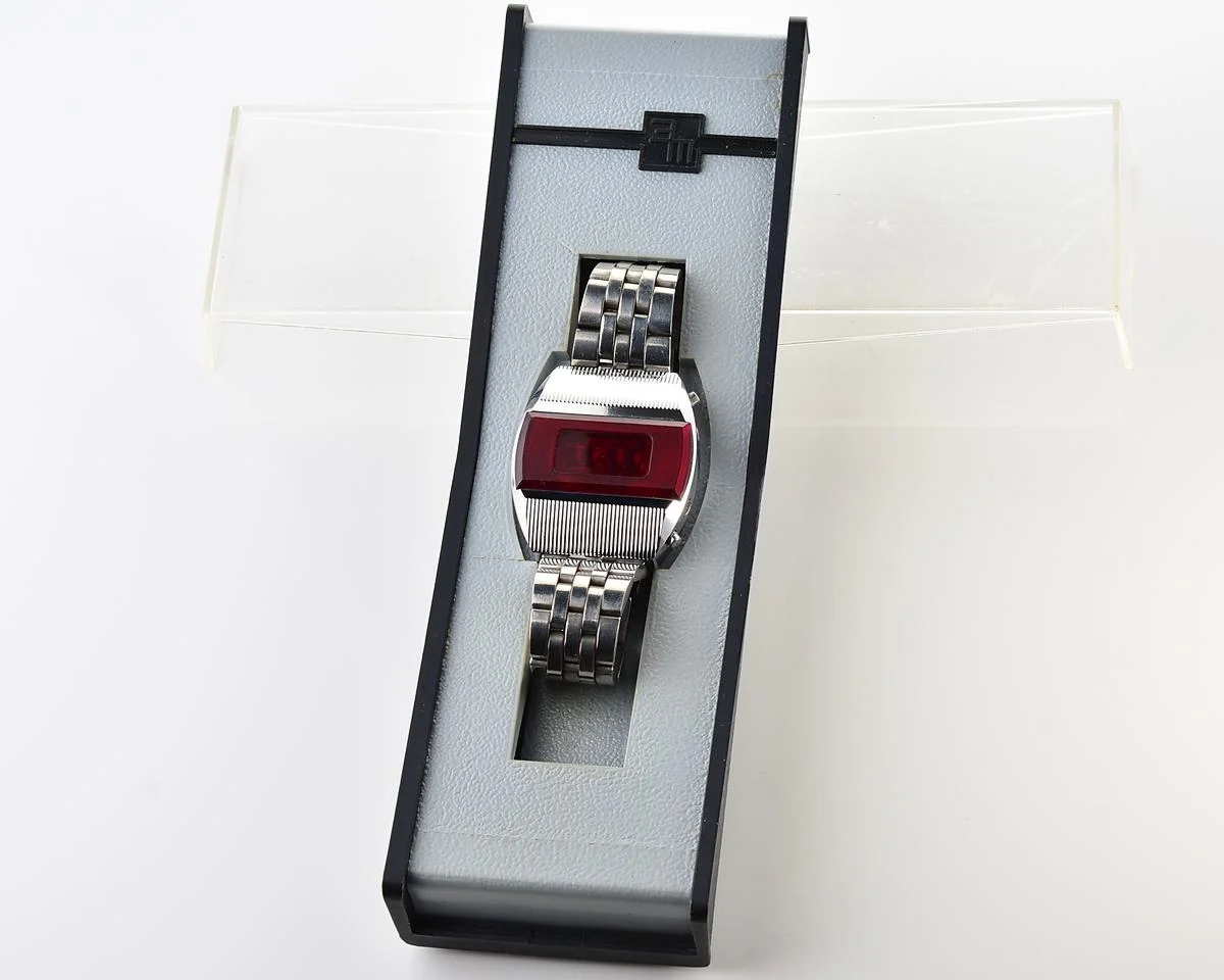 First Red LED Digital Vintage USSR Wrist Watch Electronika E-1 Pulsar!