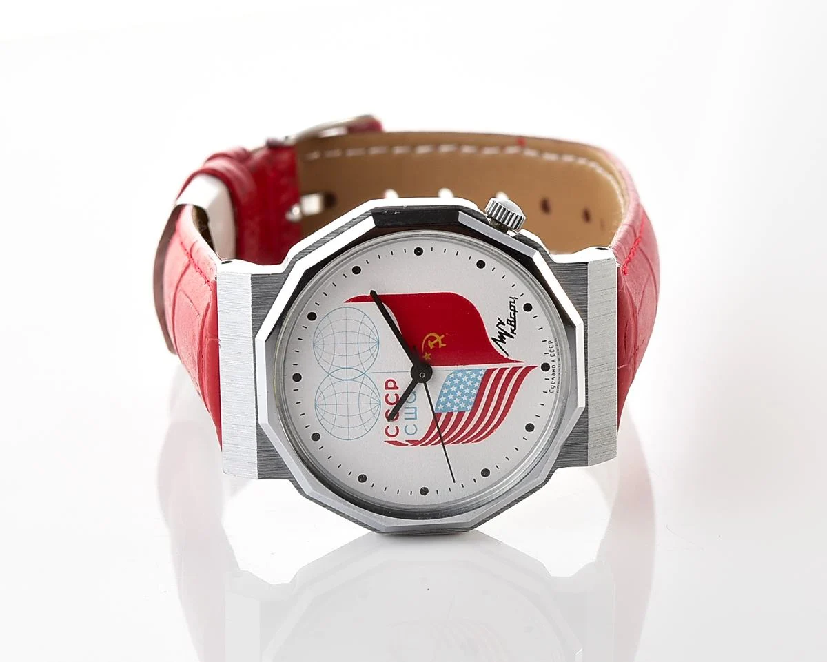 Soviet Luch wrist watch with quartz movement - USA & USSR friendship