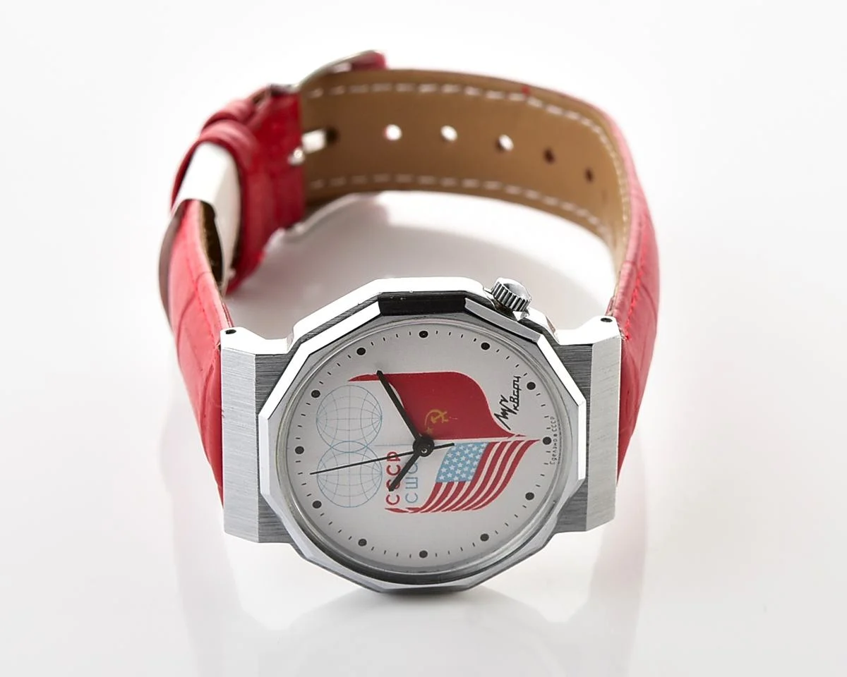 Soviet Luch wrist watch with quartz movement - USA & USSR friendship