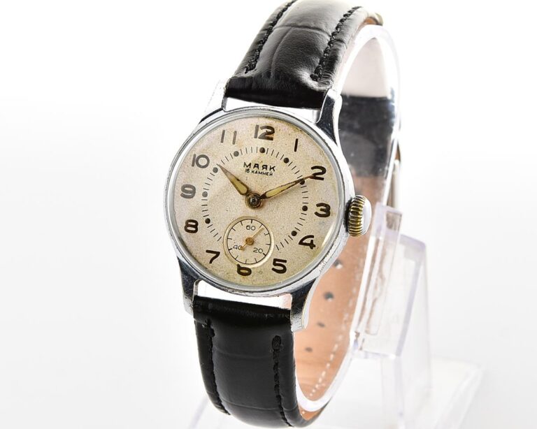 Excellent vintage soviet MAYAK mechanical watch from the 3rd quarter of 1955