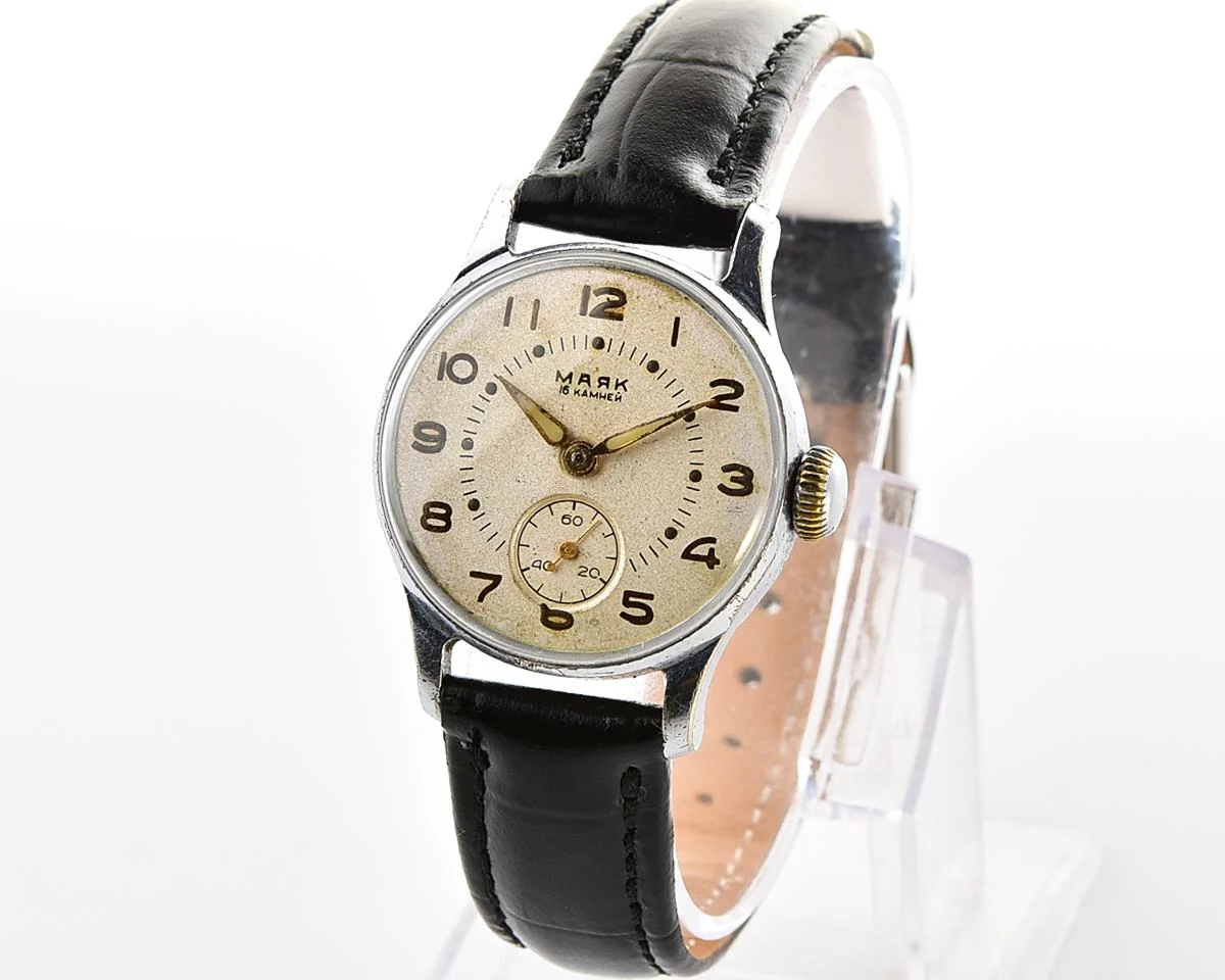 Excellent vintage Soviet Mayak mechanical watch from the 3rd quarter of 1955
