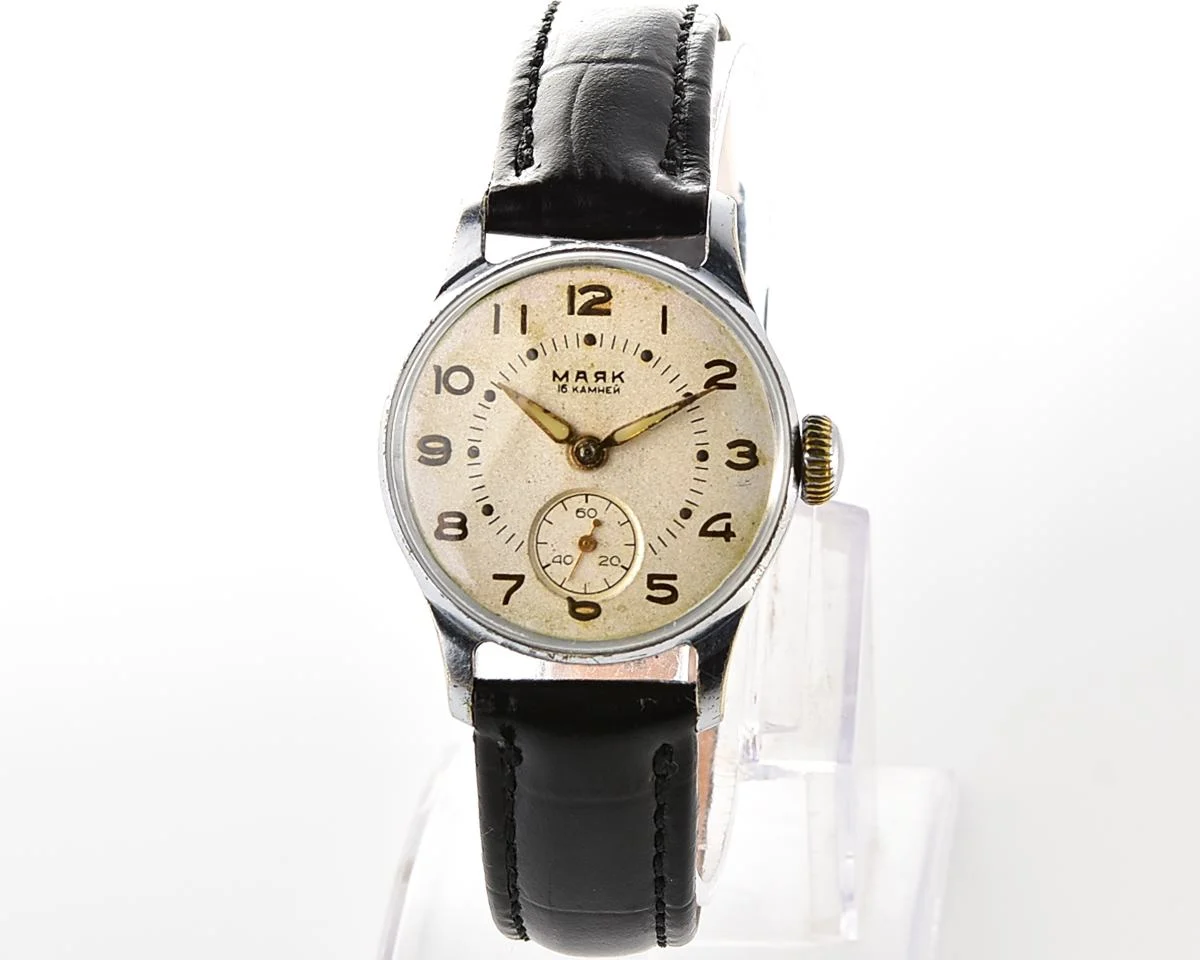 Excellent vintage Soviet Mayak mechanical watch from the 3rd quarter of 1955