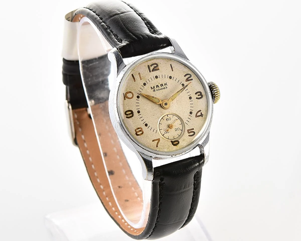 Excellent vintage Soviet Mayak mechanical watch from the 3rd quarter of 1955