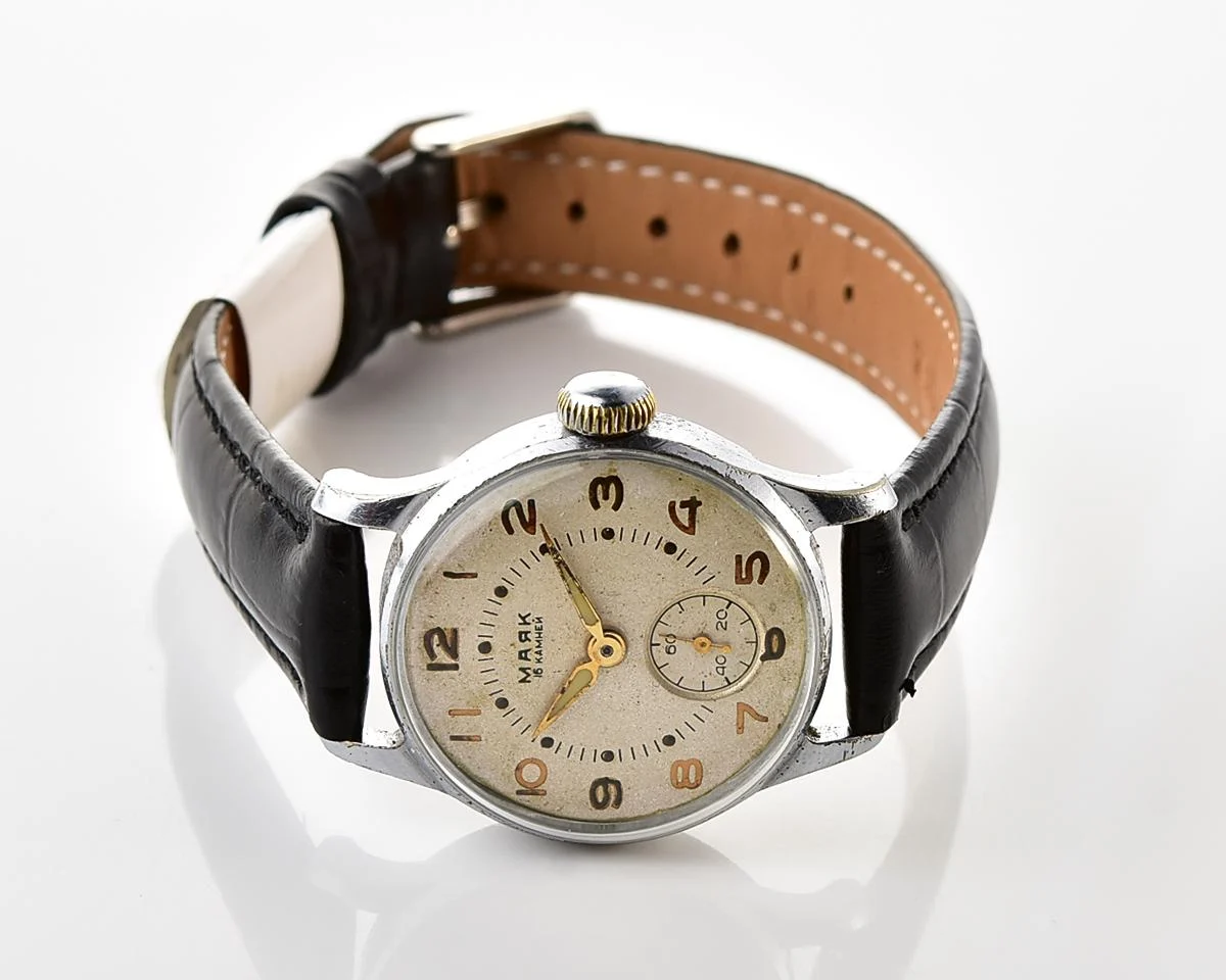 Excellent vintage Soviet Mayak mechanical watch from the 3rd quarter of 1955