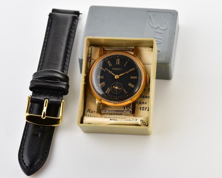 TIME CAPSULE: Mechanical POBEDA gold-plated watch in box – New Old Stock(NOS)!