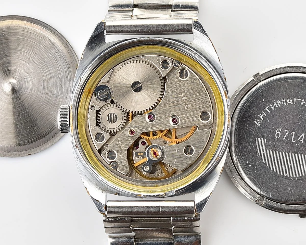 Soviet Raketa vintage mechanical watch with antimagnetic movement 2610!