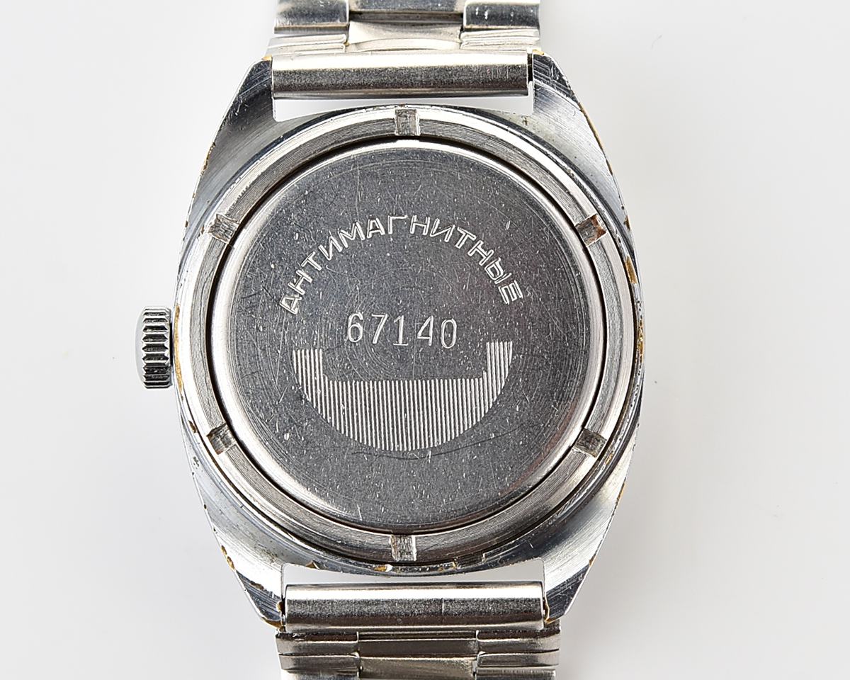 Soviet RAKETA vintage mechanical watch with antimagnetic movement 2610!