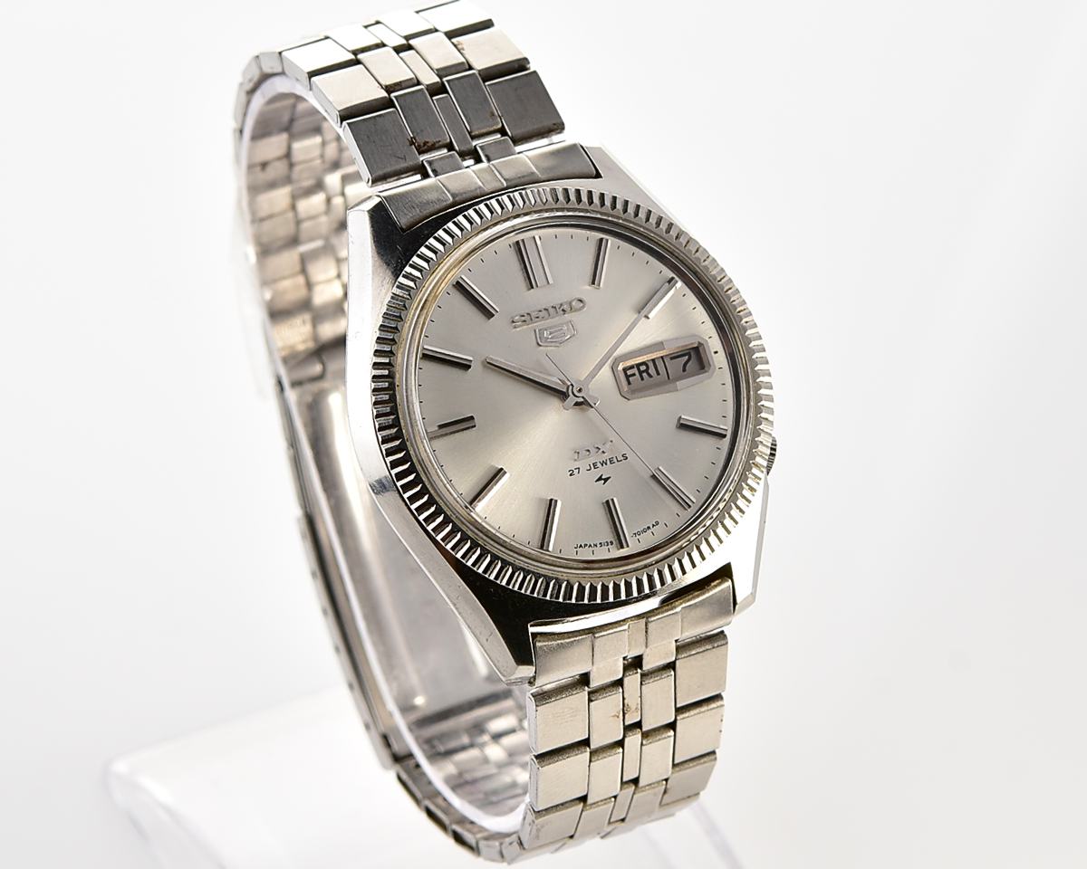 Vintage Seiko 5 DX (Deluxe) – Silver Sunburst Day-Date from November 1967