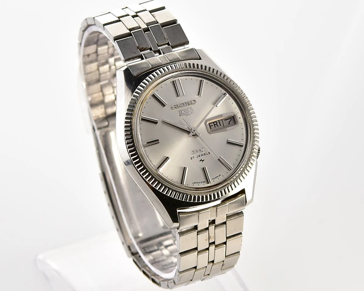 Vintage Seiko 5 DX (Deluxe) – Silver Sunburst Day-Date from November 1967