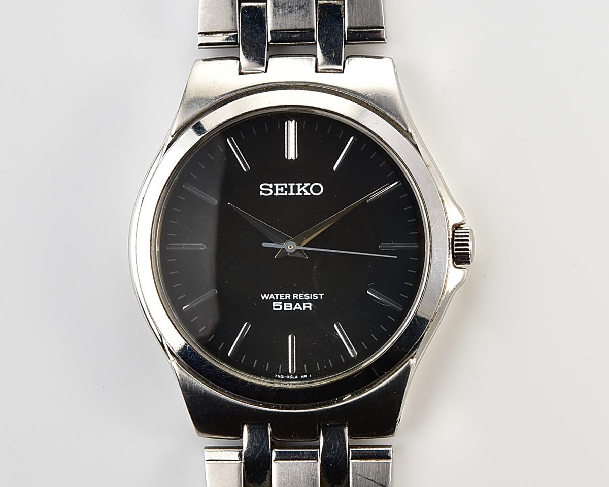 SEIKO Spirit stylish slim quartz watch with integrated bracelet from the 1990s