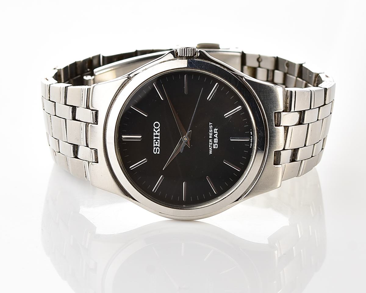 SEIKO Spirit stylish slim quartz watch with integrated bracelet from the 1990s