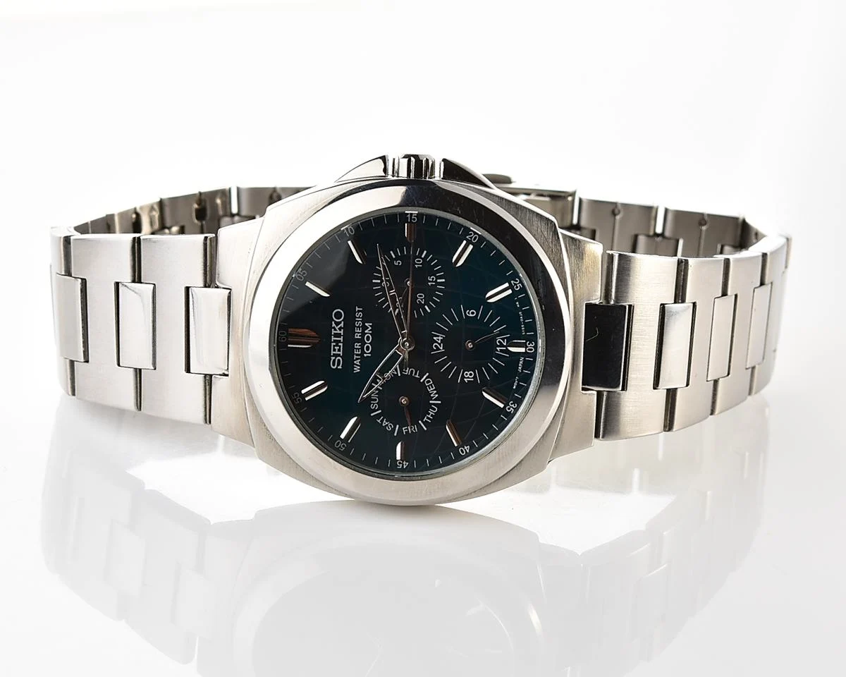 Vintage Seiko Multi-Calendar Quartz Watch with Deep Teal Globe Dial