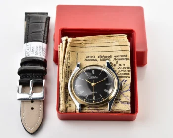 TIME CAPSULE: Soviet Poljot wristwatch with quartz movement – New Old Stock (NOS)!