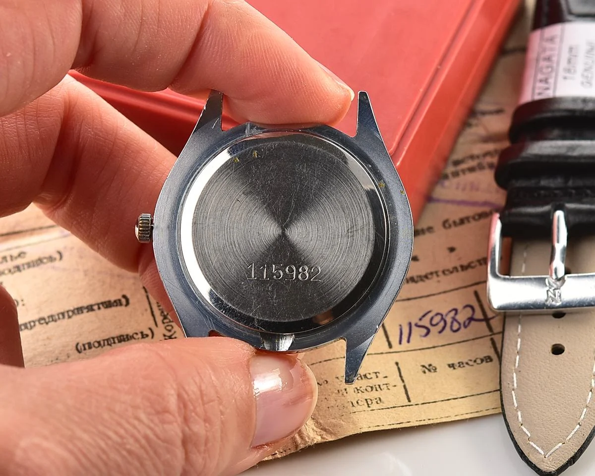 TIME CAPSULE: Soviet Poljot wristwatch with quartz movement – New Old Stock (NOS)!