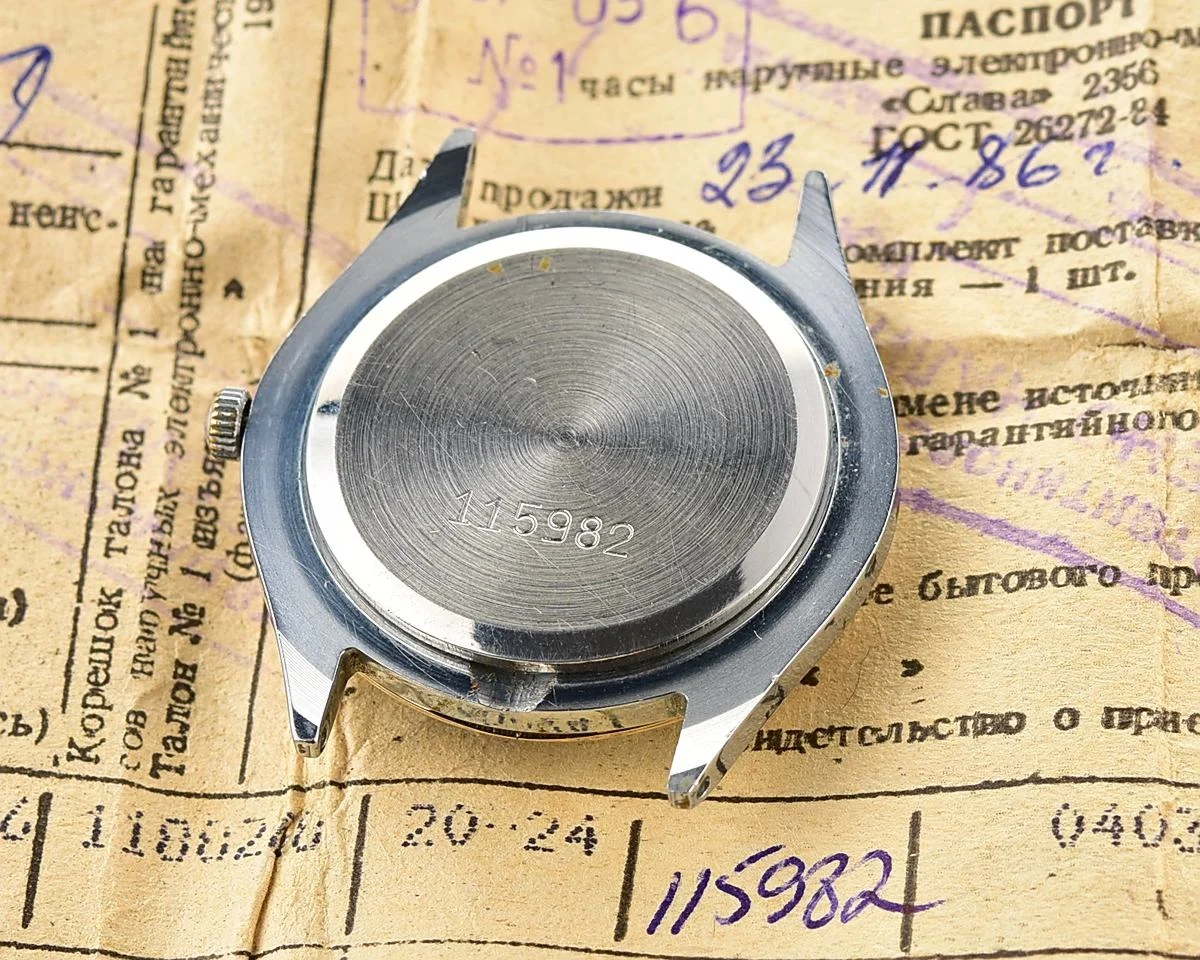 TIME CAPSULE: Soviet Poljot wristwatch with quartz movement – New Old Stock (NOS)!