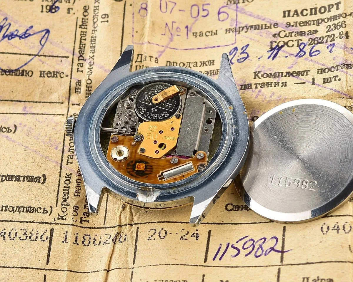 TIME CAPSULE: Soviet Poljot wristwatch with quartz movement – New Old Stock (NOS)!