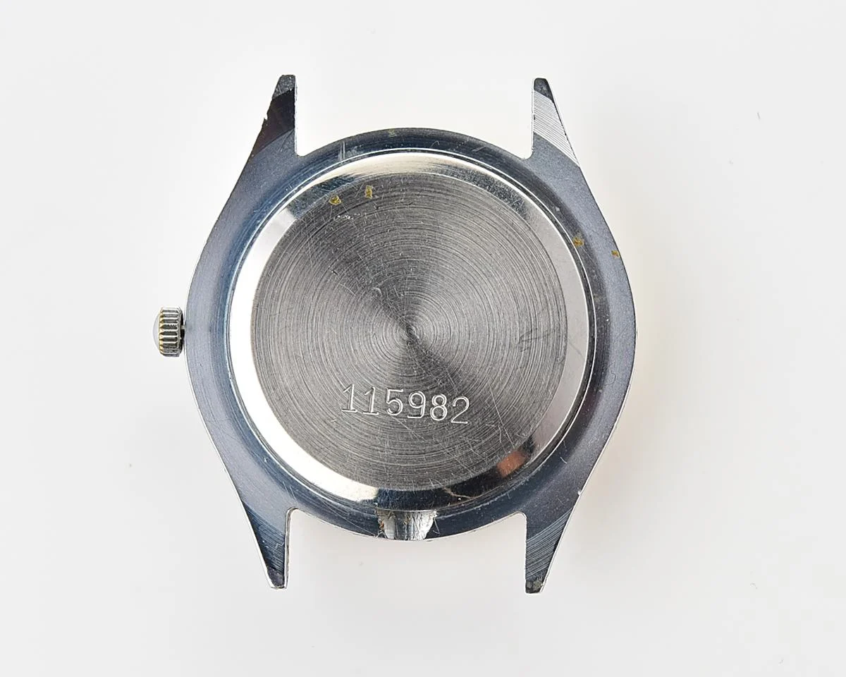 TIME CAPSULE: Soviet Poljot wristwatch with quartz movement – New Old Stock (NOS)!