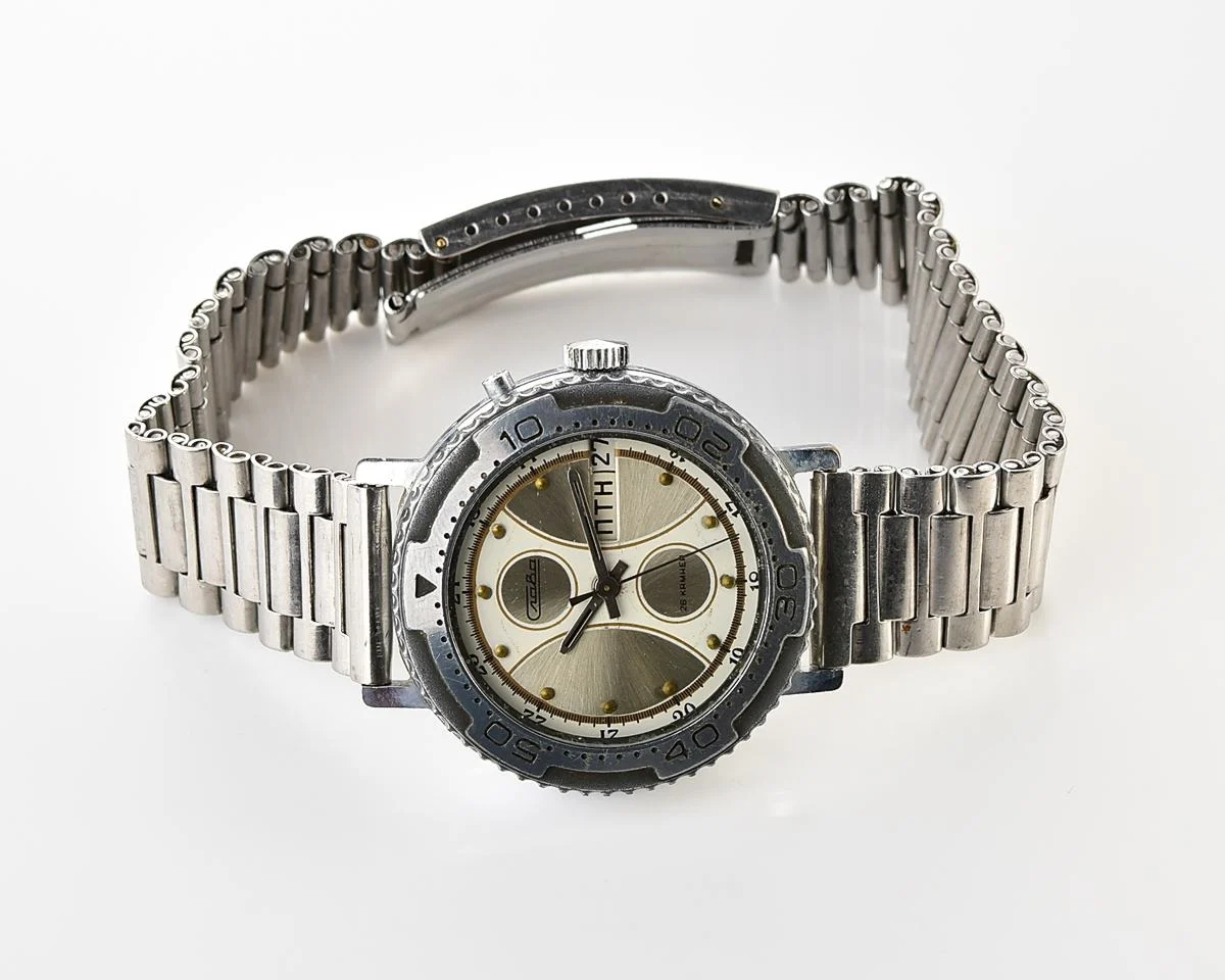 Slava mechanical vintage watch with automatic self-winding movement