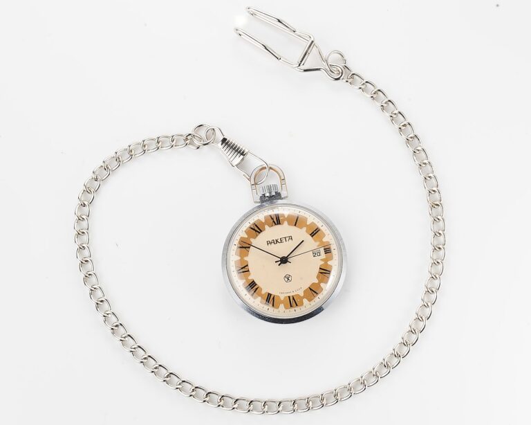 Soviet RAKETA mechanical pocket watch with calendar