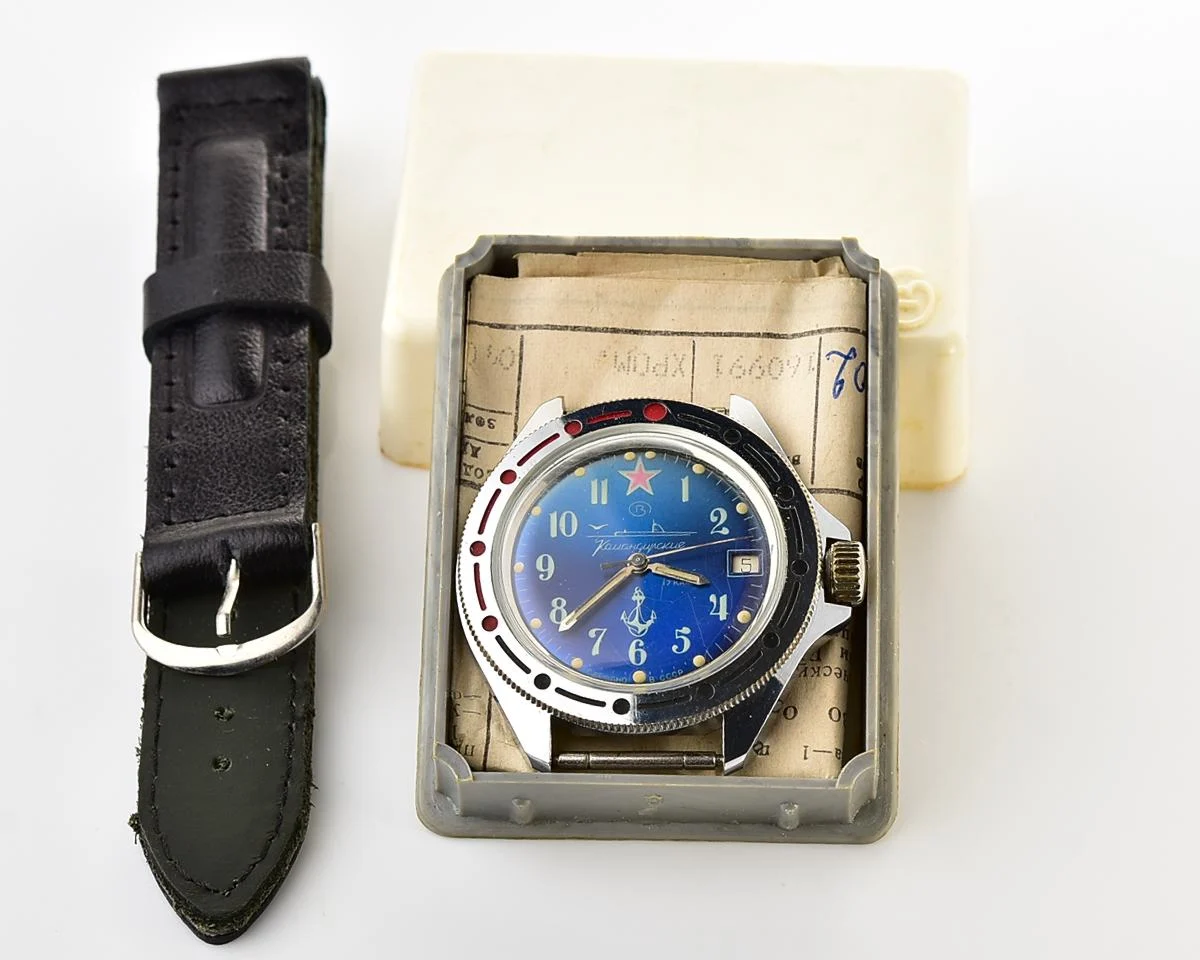 Excellent Soviet Vostok Komandirskie mechanical watch – complete with box & passport!