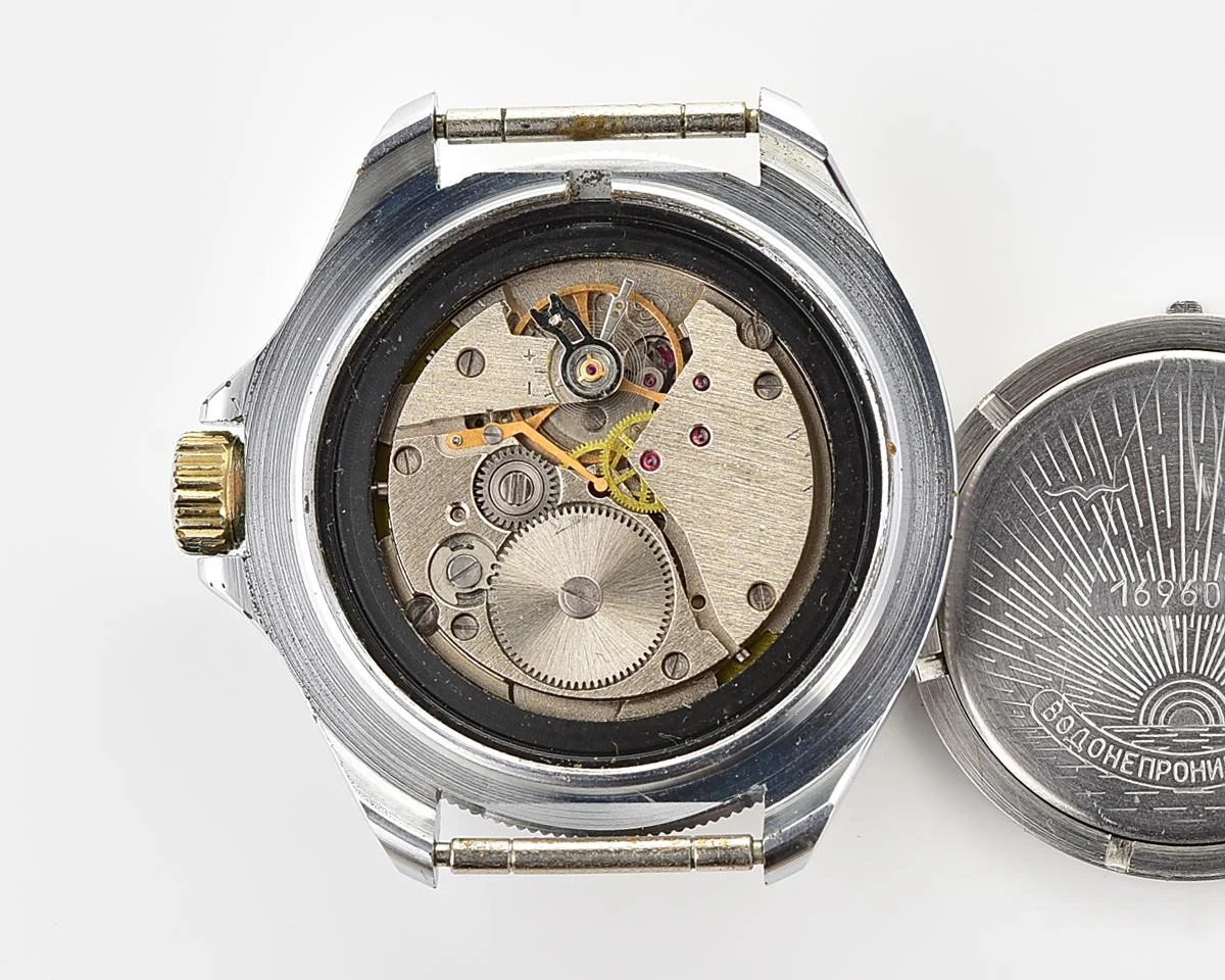 Excellent Soviet Vostok Komandirskie mechanical watch – complete with box & passport!