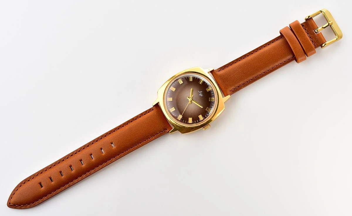 Rare Soviet vintage watch Luch with electro-mechanical hybrid 3045 movement!