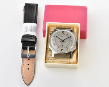 TIME CAPSULE: Soviet mechanical Pobeda watch in box – New Old Stock (NOS)!