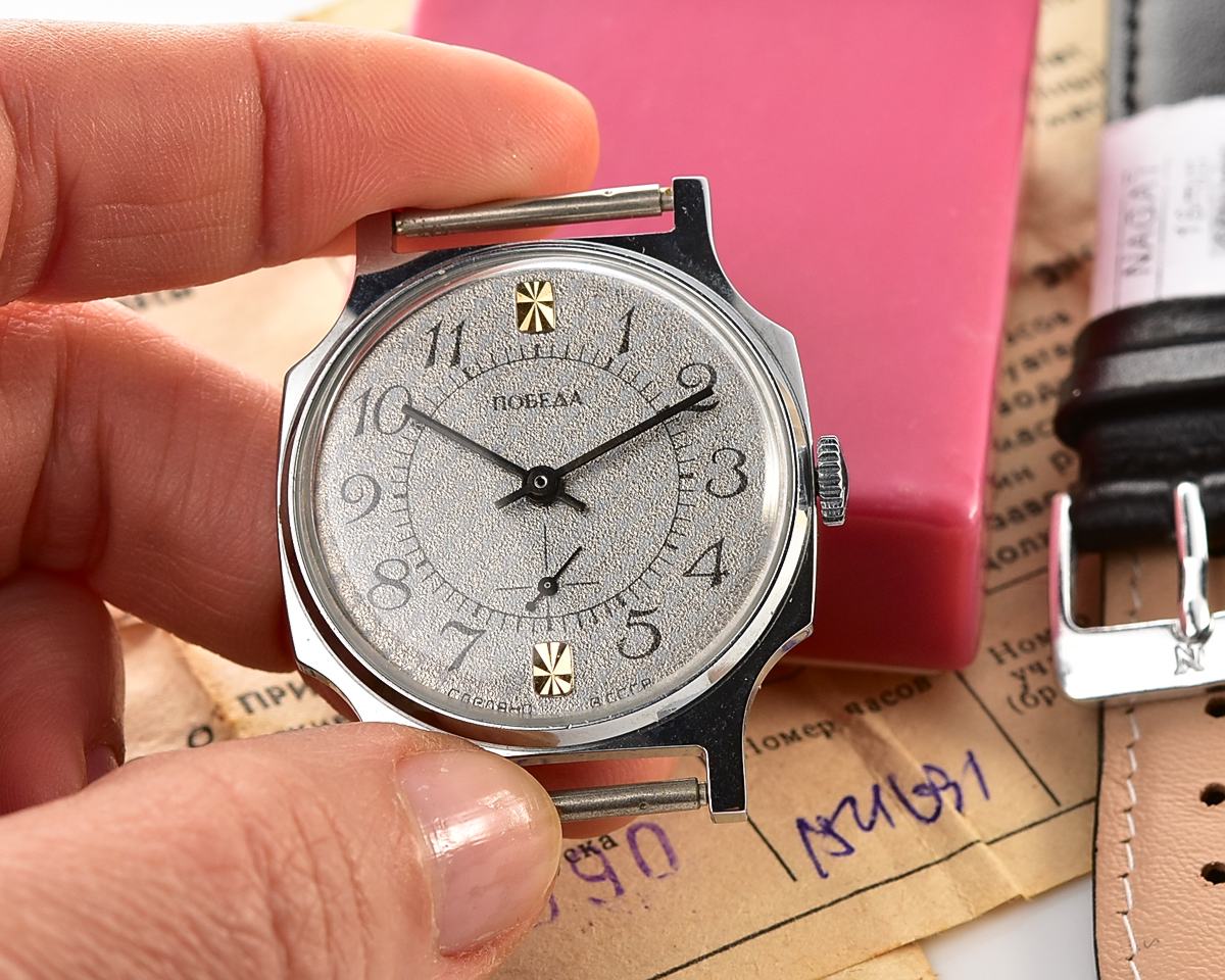 TIME CAPSULE: Soviet mechanical POBEDA watch in box – New Old Stock(NOS)!