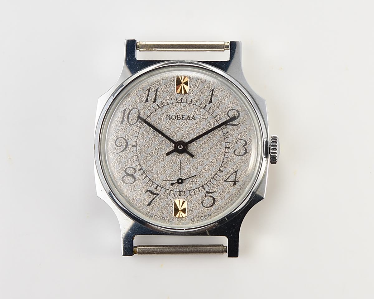 TIME CAPSULE: Soviet mechanical POBEDA watch in box – New Old Stock(NOS)!
