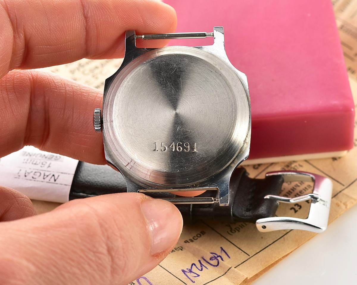 TIME CAPSULE: Soviet mechanical POBEDA watch in box – New Old Stock(NOS)!