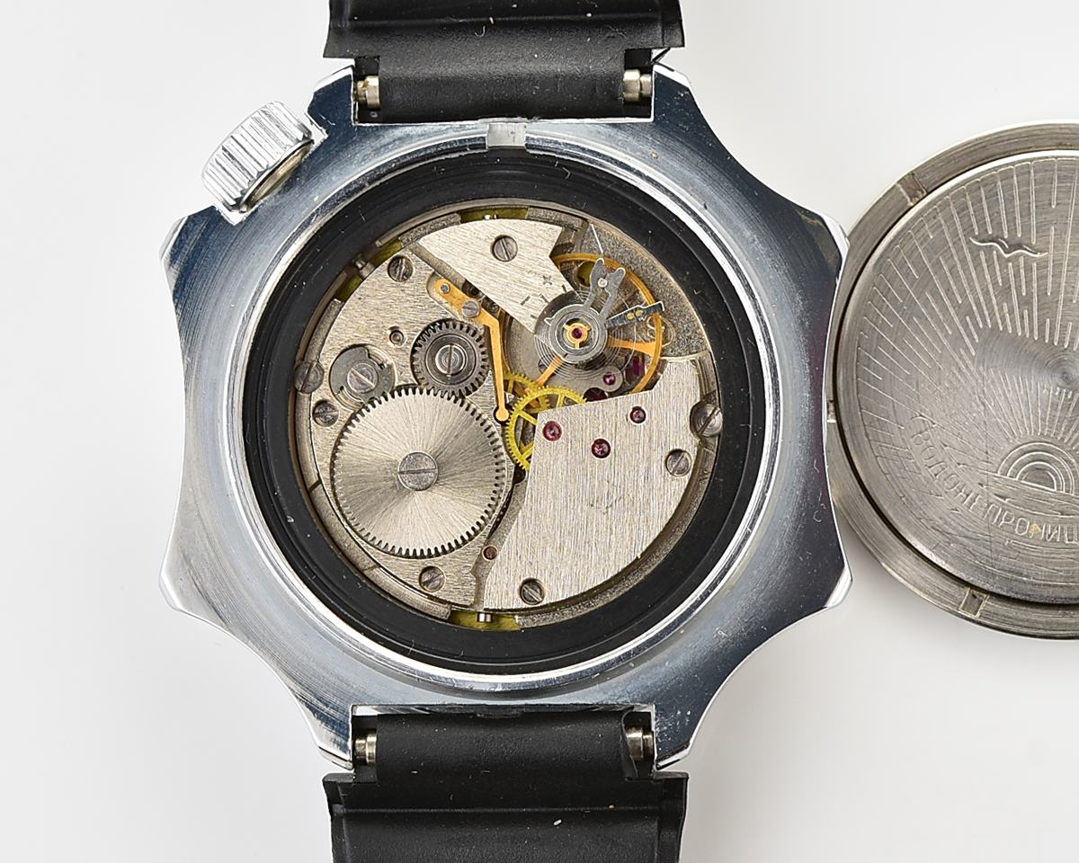 TIME CAPSULE: Vostok Komandirskie WW2 Anniversary Edition – New Old Stock(NOS)!