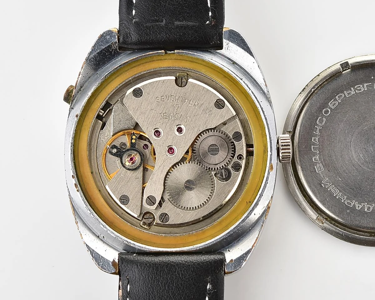 Vintage Soviet mechanical Poljot with day/date calendar - export version