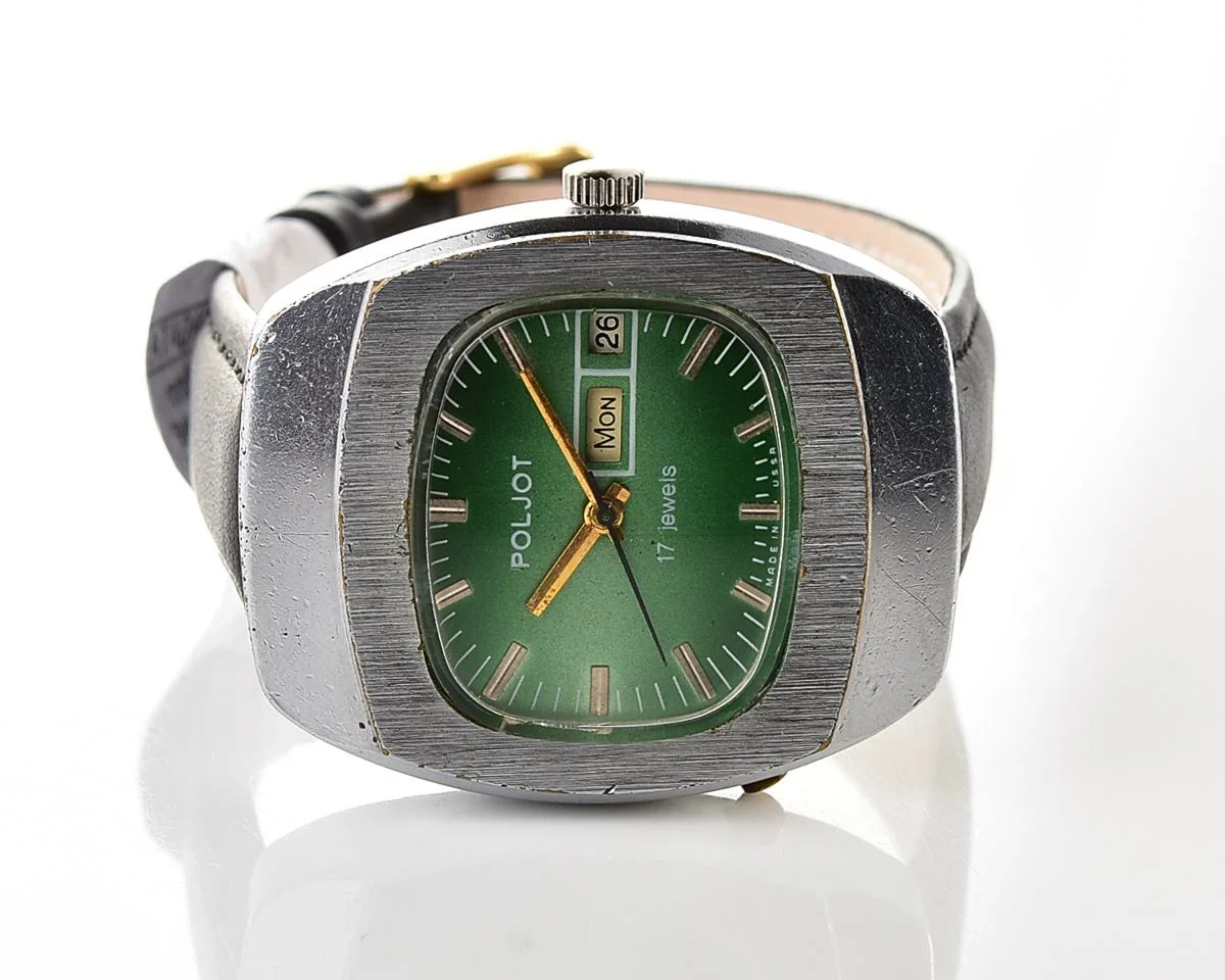 Vintage Soviet mechanical Poljot with day/date calendar - export version