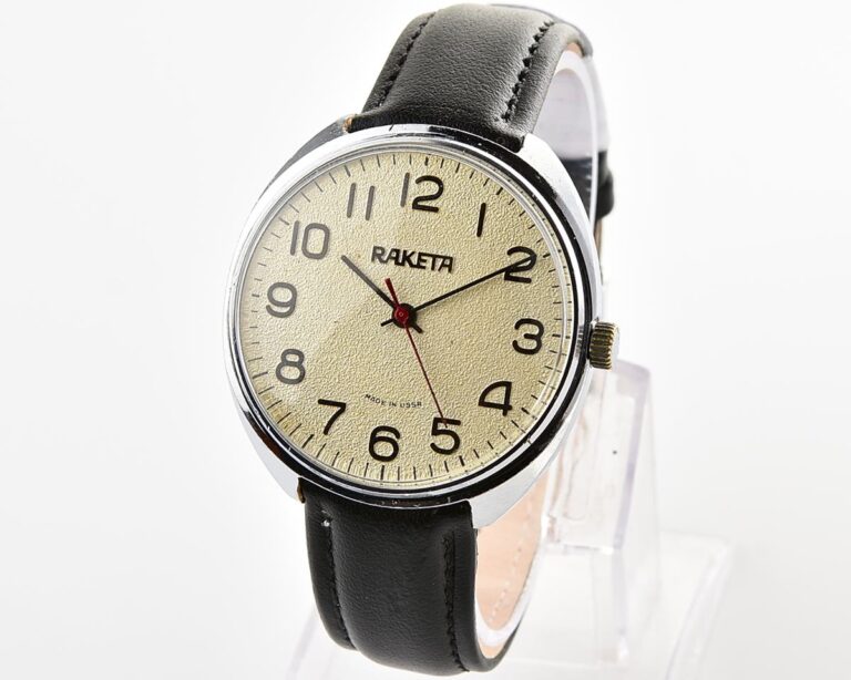 Large soviet RAKETA vintage mechanical wristwatch