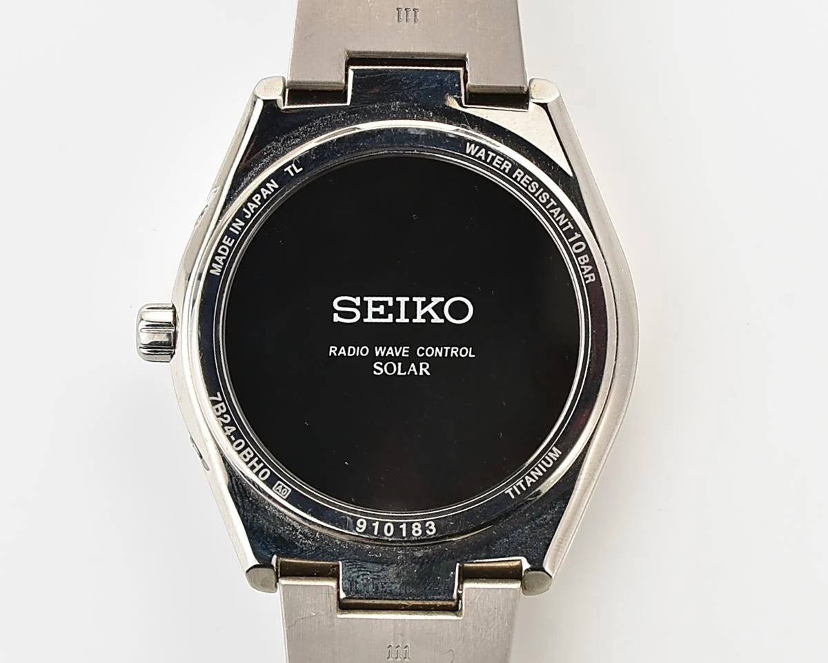 The Seiko Brightz Titanium “Radio Wave Control” JDM Exclusive – light-powered watch with automatic atomic time synchronization