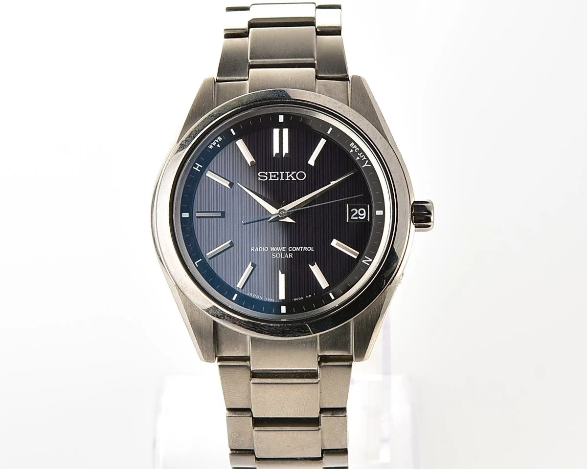 The Seiko Brightz Titanium “Radio Wave Control” JDM Exclusive – light-powered watch with automatic atomic time synchronization