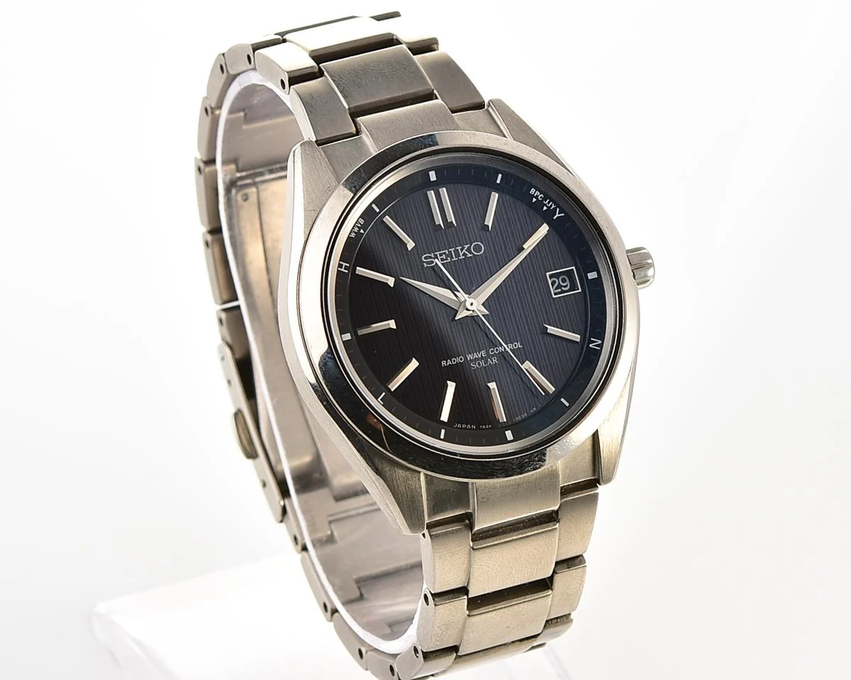 The Seiko Brightz Titanium “Radio Wave Control” JDM Exclusive – light-powered watch with automatic atomic time synchronization