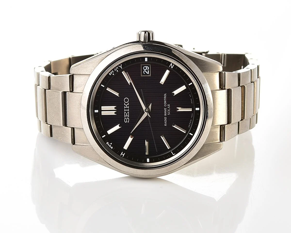 The Seiko Brightz Titanium “Radio Wave Control” JDM Exclusive – light-powered watch with automatic atomic time synchronization