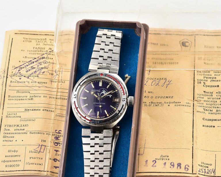 Excellent vintage soviet Vostok Amphibia DIVER wristwatch (Scuba Dude) -  complete with box & passport!