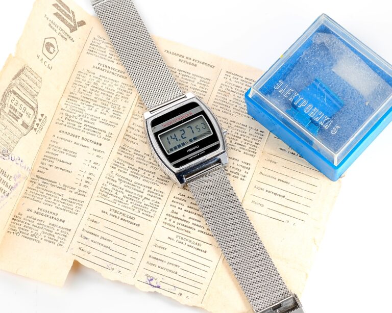 Large vintage USSR digital watch Electronika 5 - with box and papers!