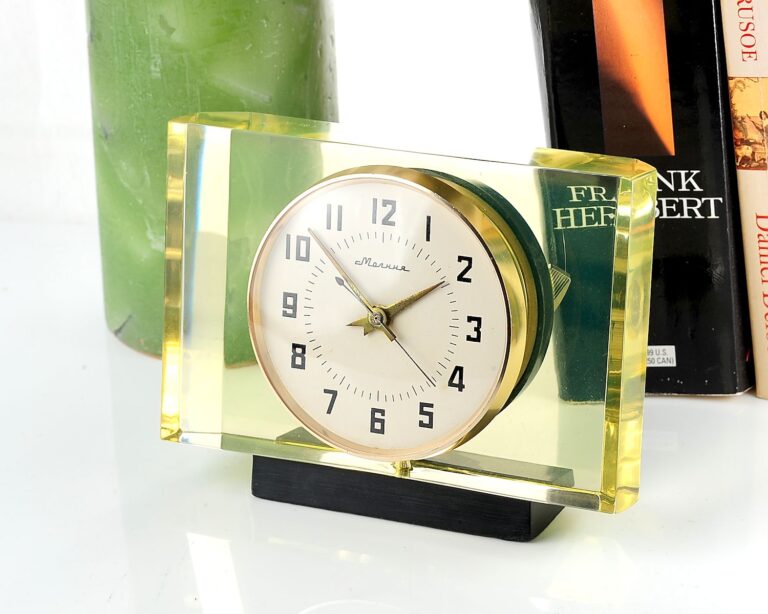 Molnija soviet vintage mechanical table clock