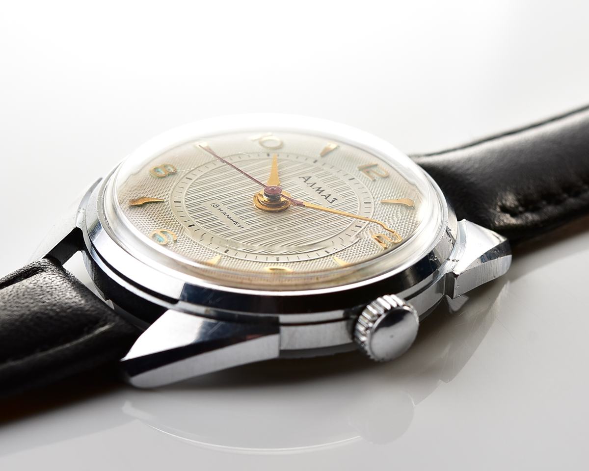 Excellent soviet ALMAZ vintage mechanical wristwatch from the 1960s