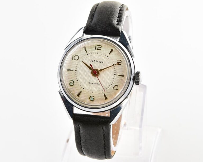 Excellent soviet ALMAZ vintage mechanical wristwatch from the 1960s