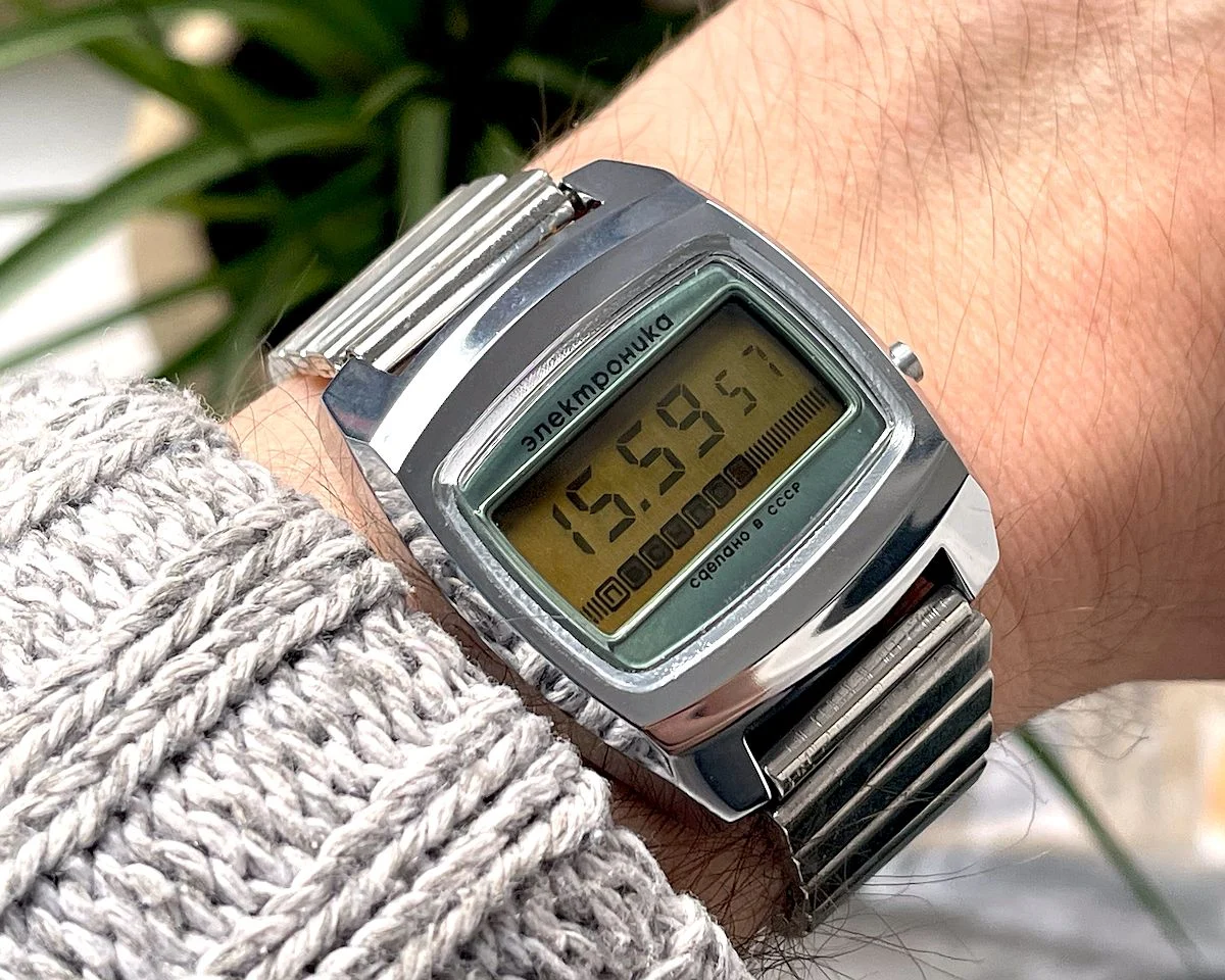 TIME CAPSULE: Large vintage USSR digital watch Electronika 5 - New Old Stock (NOS)!