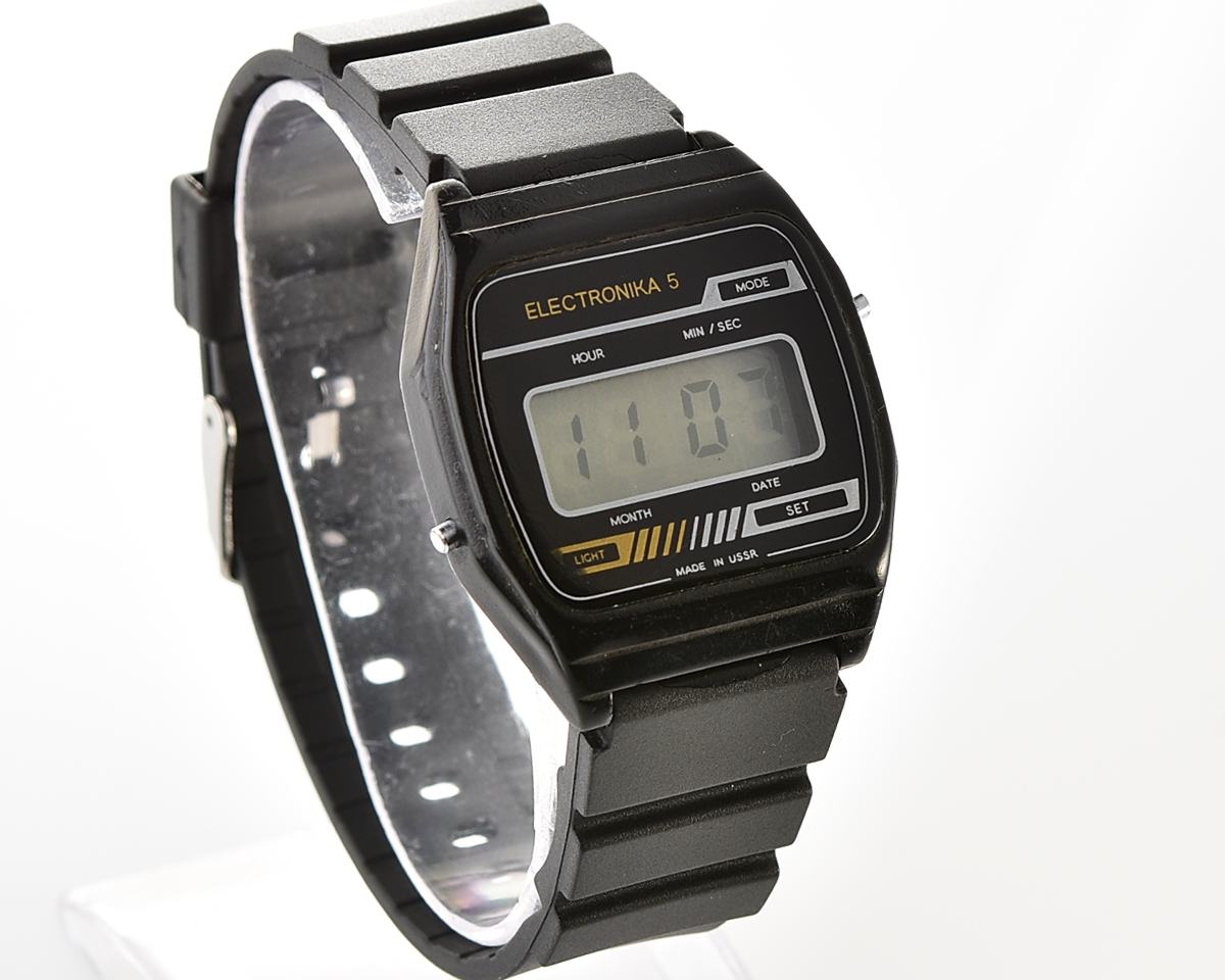Vintage USSR digital watch Electronika 5 in plastic body - nearly weightless!