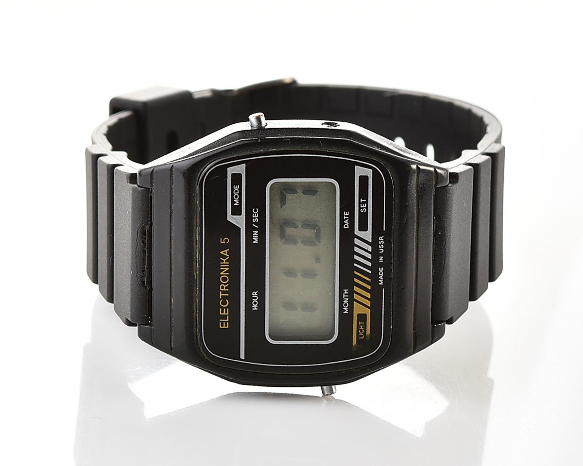 Vintage USSR digital watch Electronika 5 in plastic body - nearly weightless!