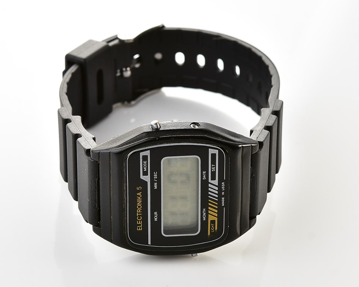 Vintage USSR digital watch Electronika 5 in plastic body - nearly weightless!
