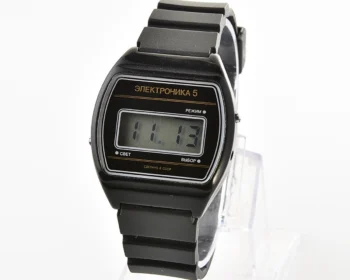 Vintage USSR digital watch Electronika 5 in plastic body - nearly weightless!